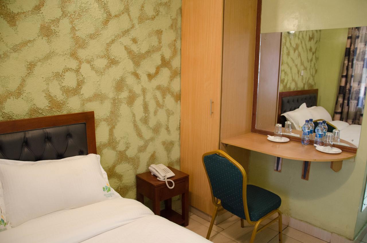 Ash White Hotel Nairobi Ngoại thất bức ảnh